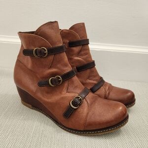 Eric Michael Size 40 Brown Leather Wedge Ankle Boots